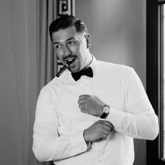 Emotionale Hochzeitsfotografie eines Brautpaares auf Burg Pyrmont